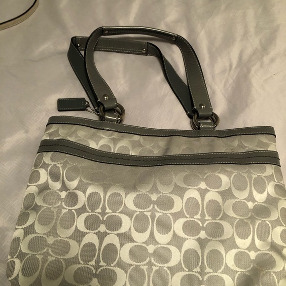Coach two tone gray handbag - Picture 5 of 6
